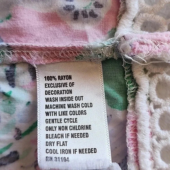 Women's Crown & Ivy Pink Green Pom Crochet Sleeveless Top, Size PL, Pre-Owned - Picture 7 of 8